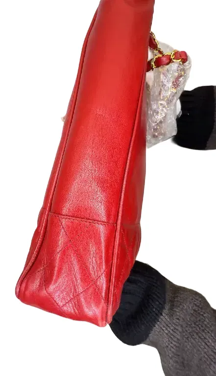Leather handbag Chanel Red in Leather A- A-