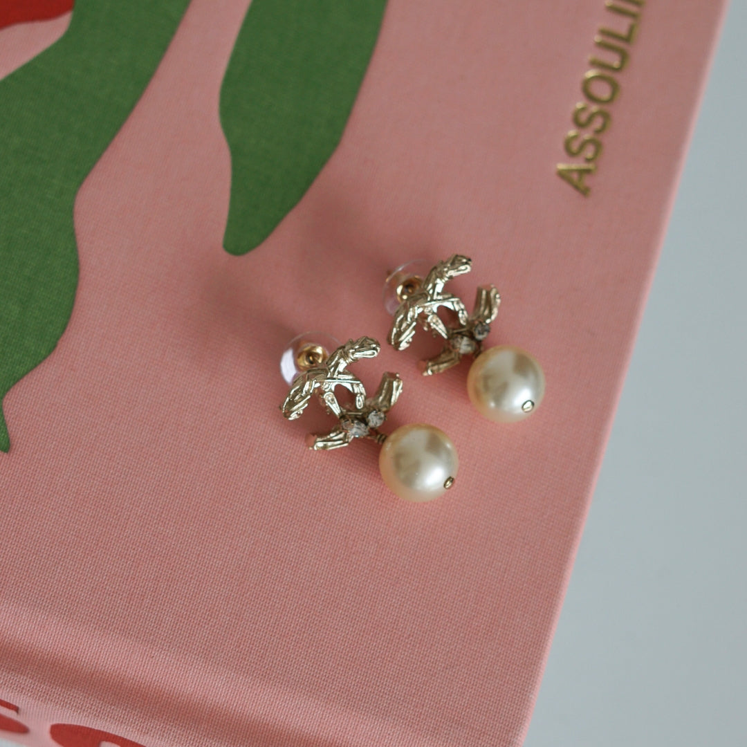 CHANEL EARRINGS | PEARLS