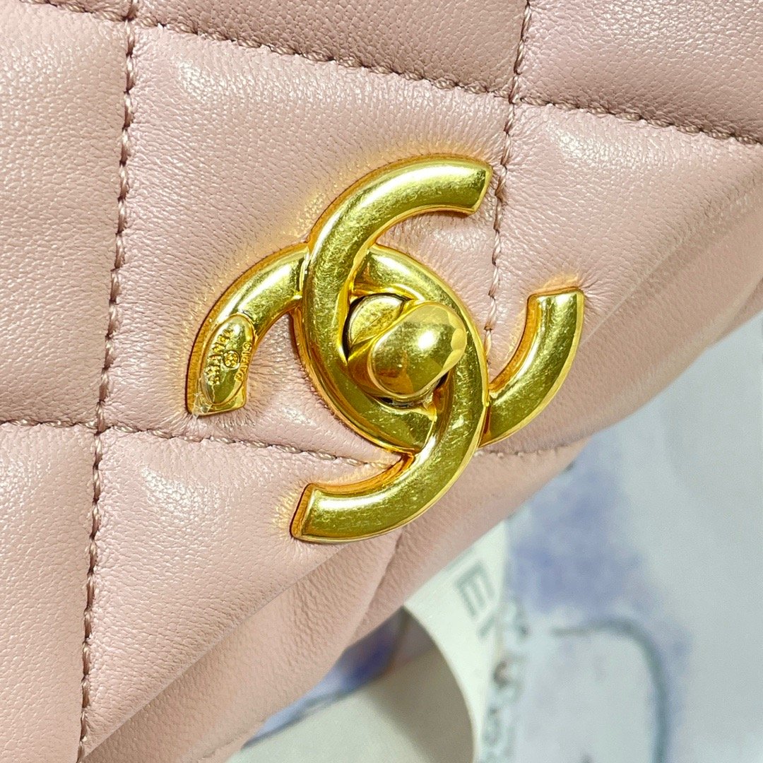 CHL Hardware PiNike , ’s Gold Flap Shoulder Bag