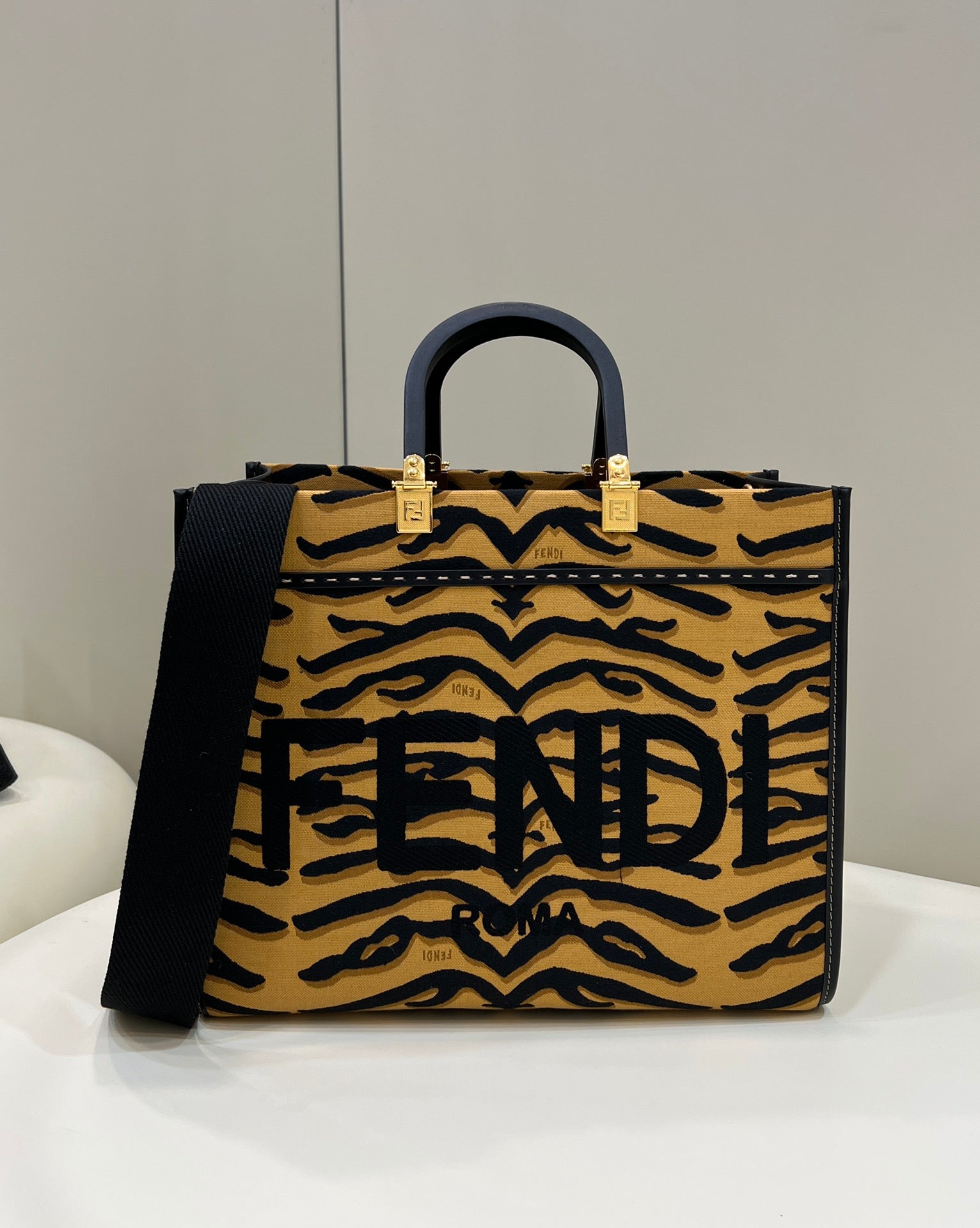 Sunshine Metop Qualityum Multicolour Travel Bag
