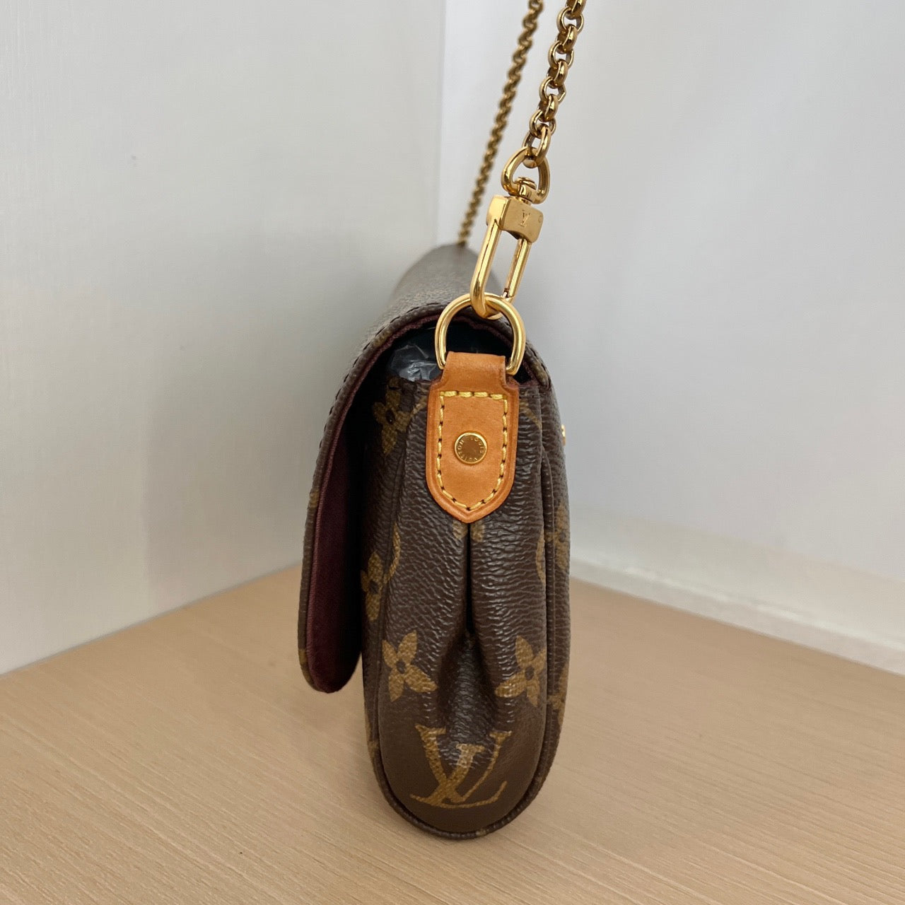LOUIS VUITTON<br>Shoulder Bag