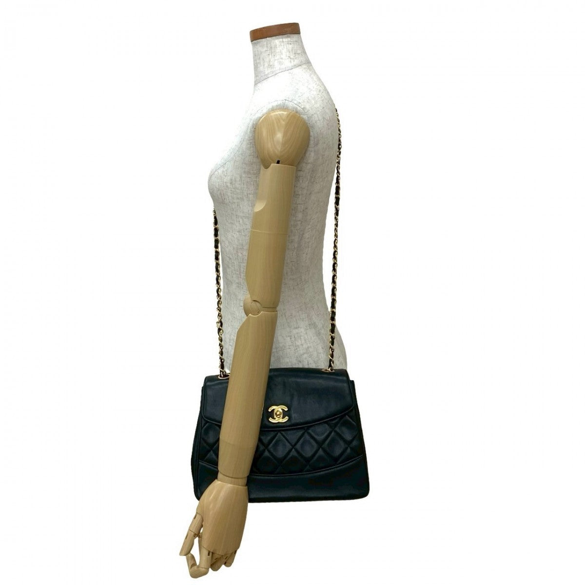 Chanel lambskin Matrasse Black Shoulder Bag 18