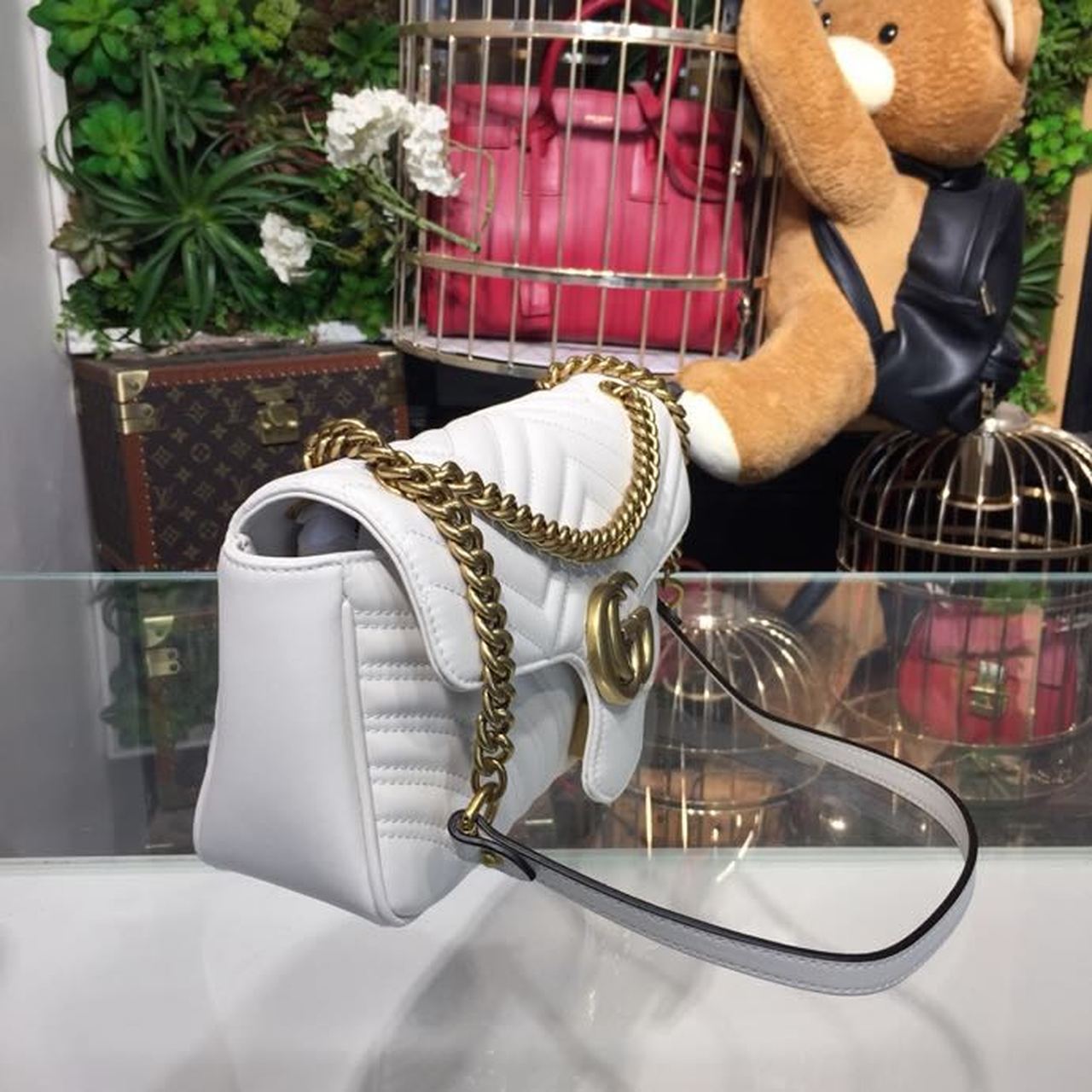 gg Marmont MatelassÃ© Chevron 10in White Small Shoulder Bag
