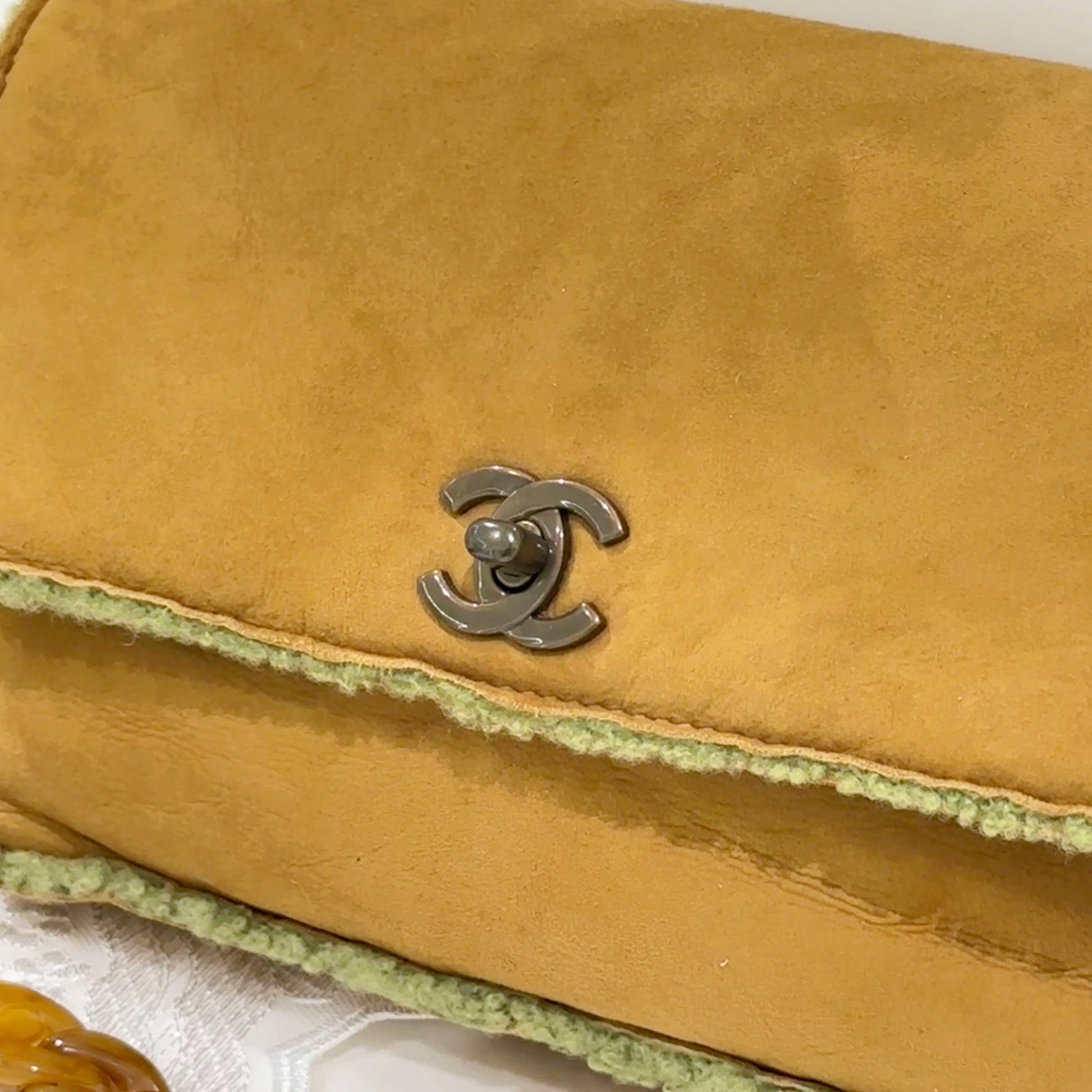 Chanel   suede clutch+chain