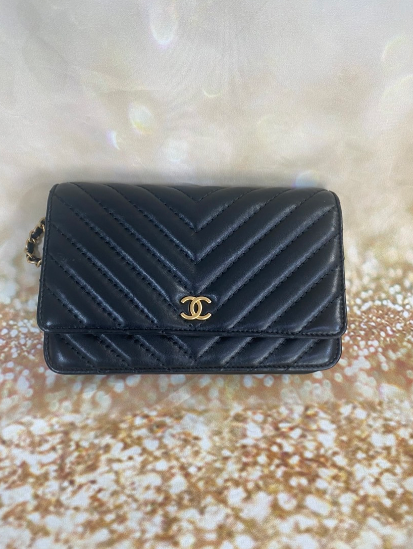 Wallet on chain leather crossbody bag Chanel Black in Leather B- B-