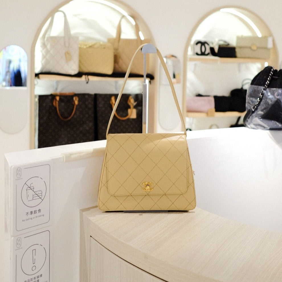 Chanel   kelly shoulder bag