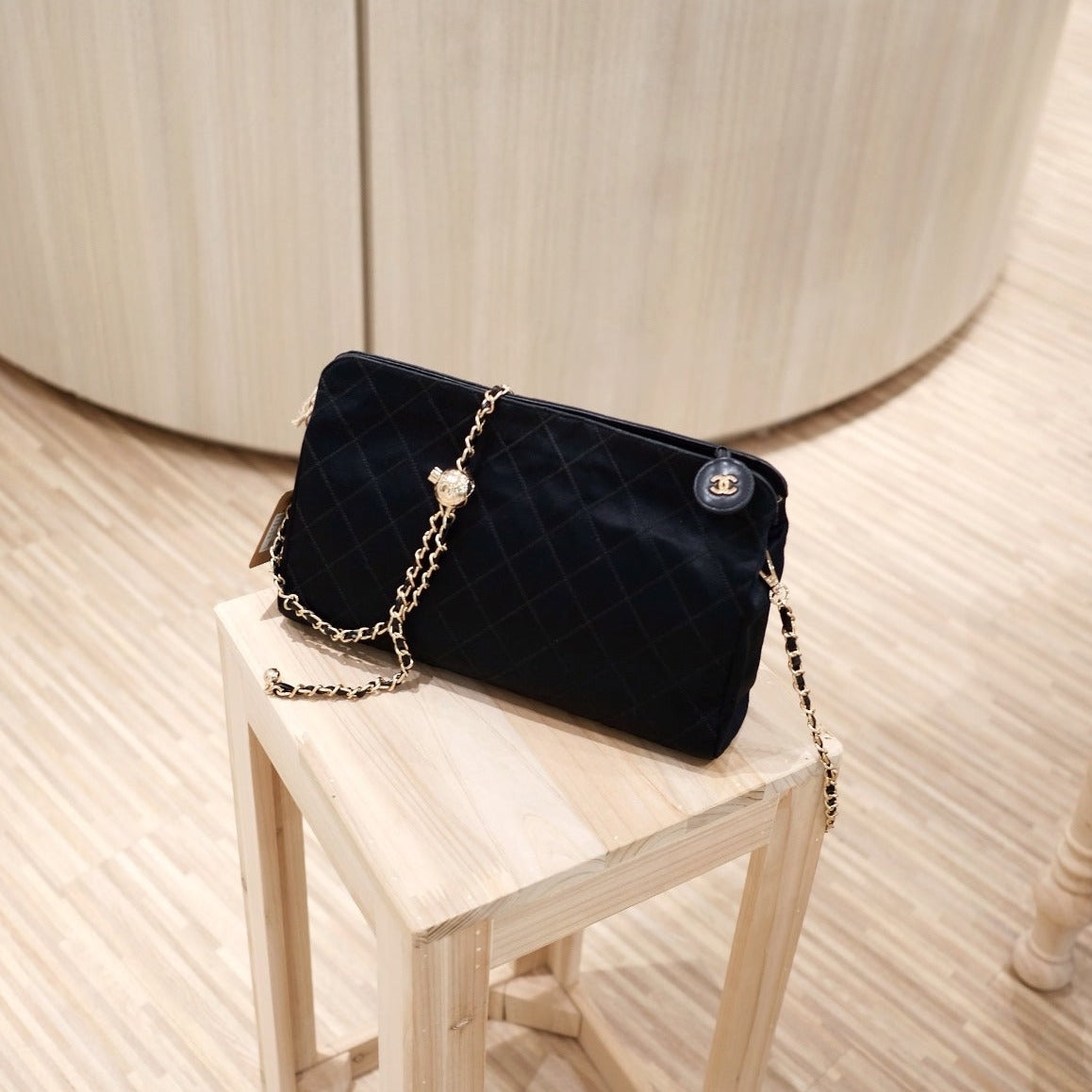 Chanel   silk clutch+chain
