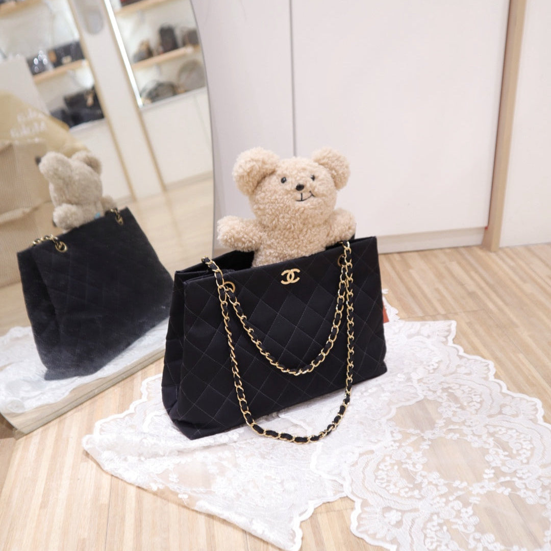 Chanel   quilted canvas chain tote