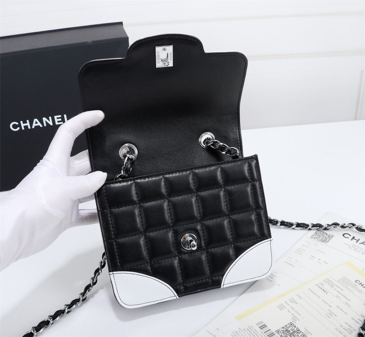 Chanel Chl 19 7In18Cm Blackwhite Travel Bag