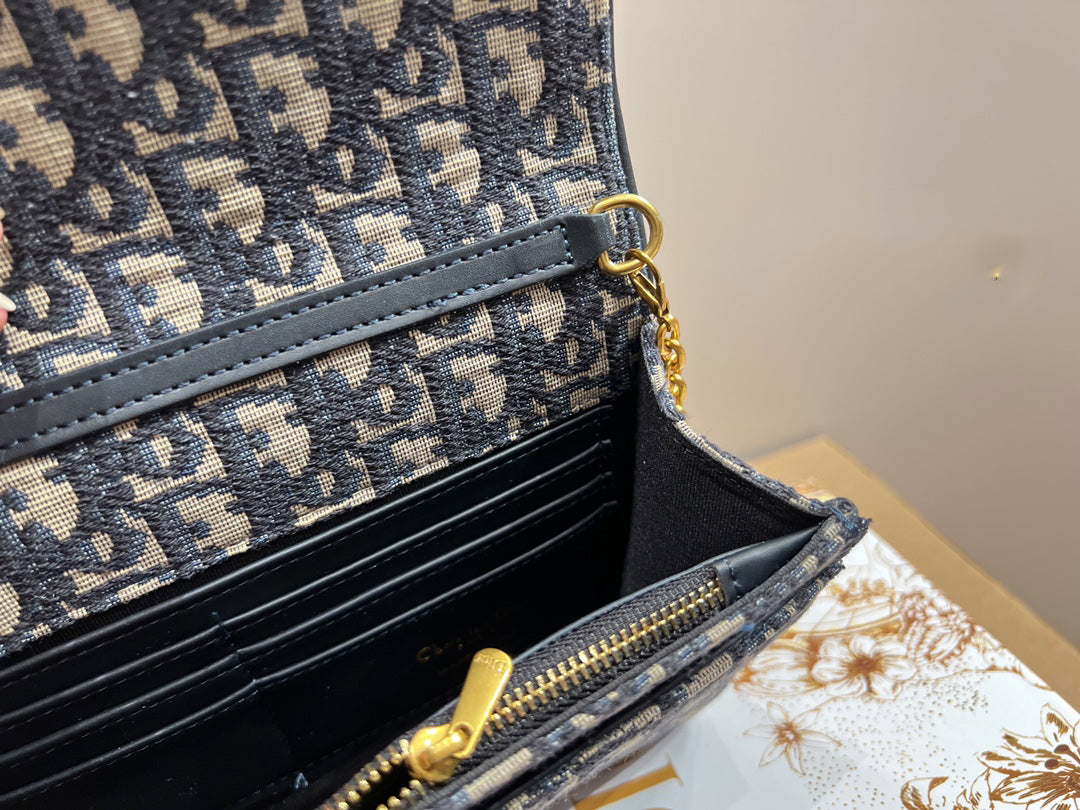 EN - Luxury DIR 359 Travel Bag