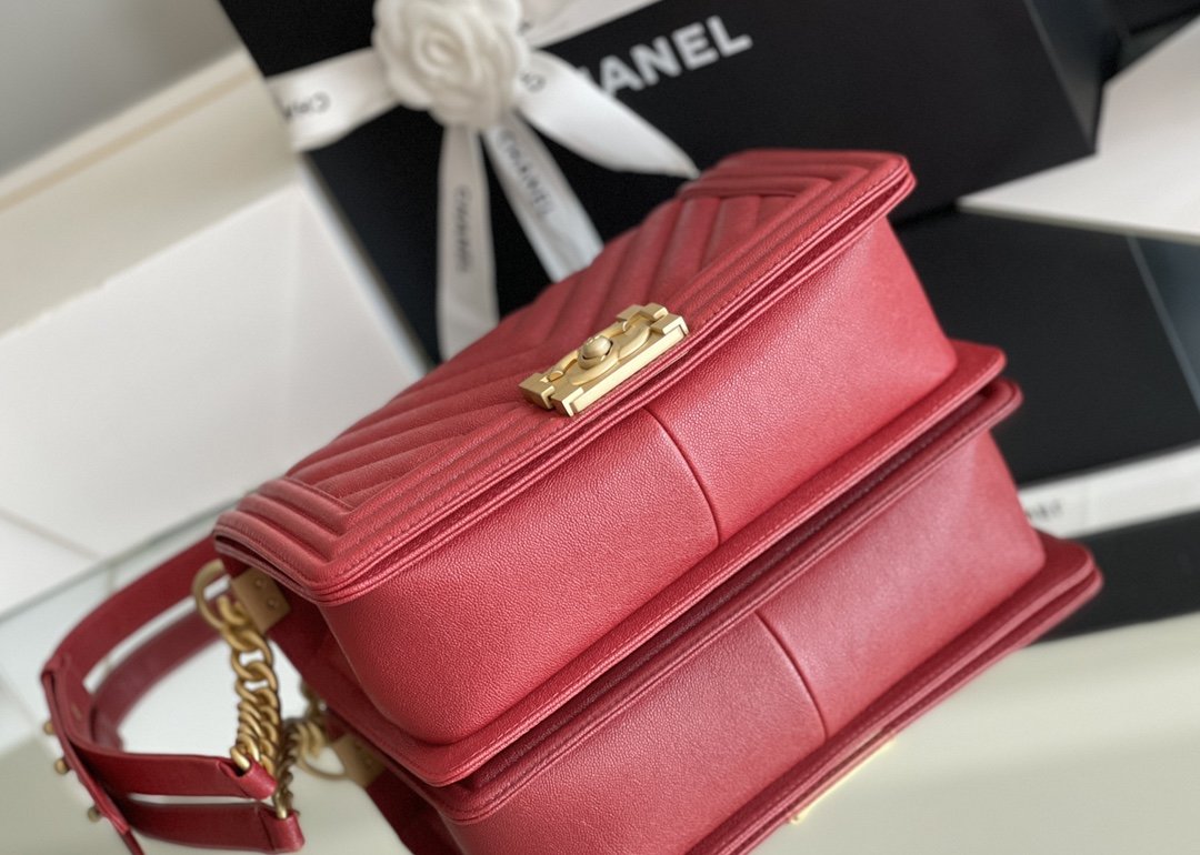 CHLMedium Boy 9.8in 25cm A67086 Red Handbag