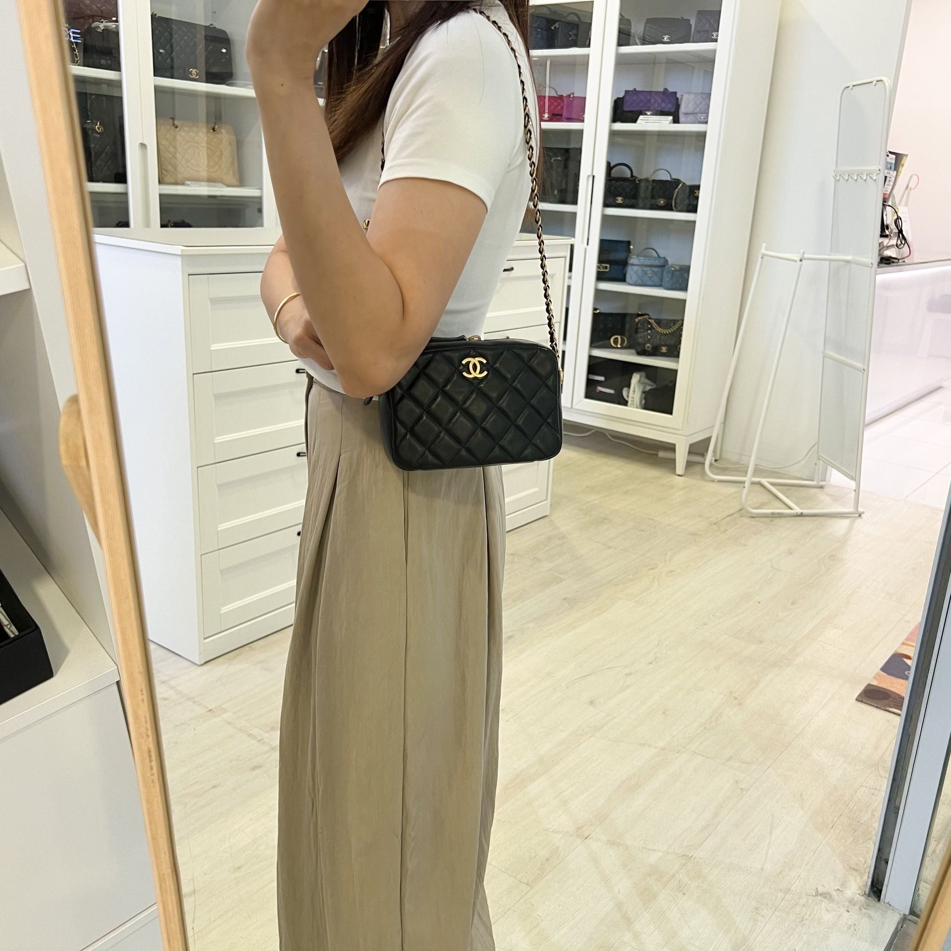 Chanel 22S Pearl Crush Camera Bag in Black Lambskin Aghw