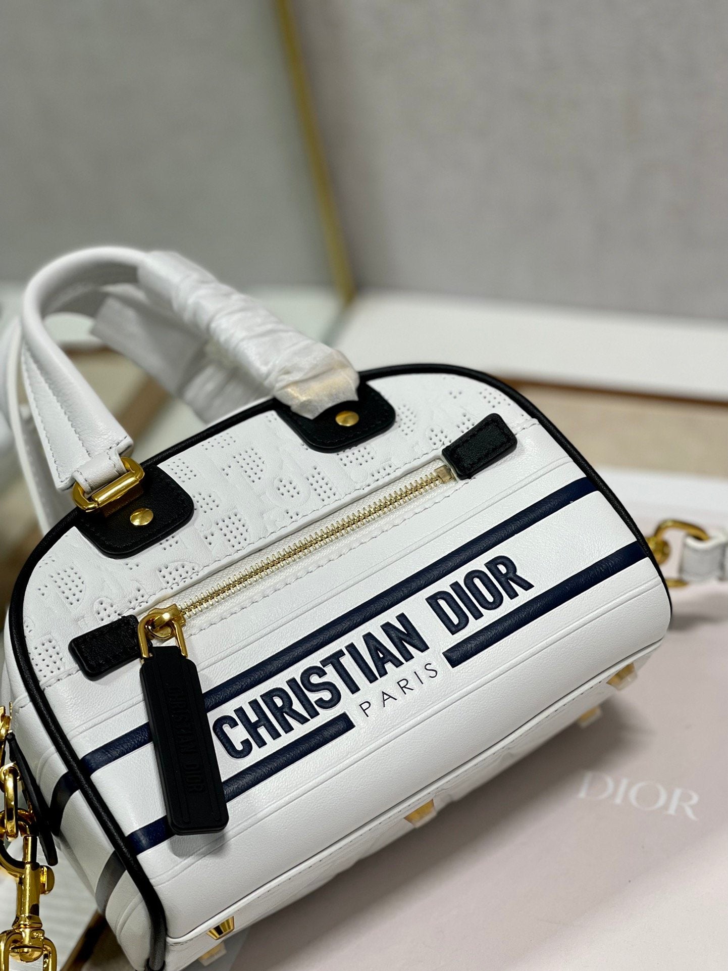 Vibe Zip Bowling Cd White Mini Travel Bag