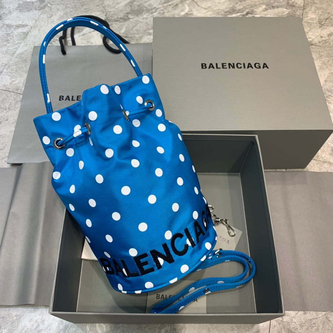 Top Quality Le Cagole Metop Qualityum Bag Blue Bucket Bucket Bag