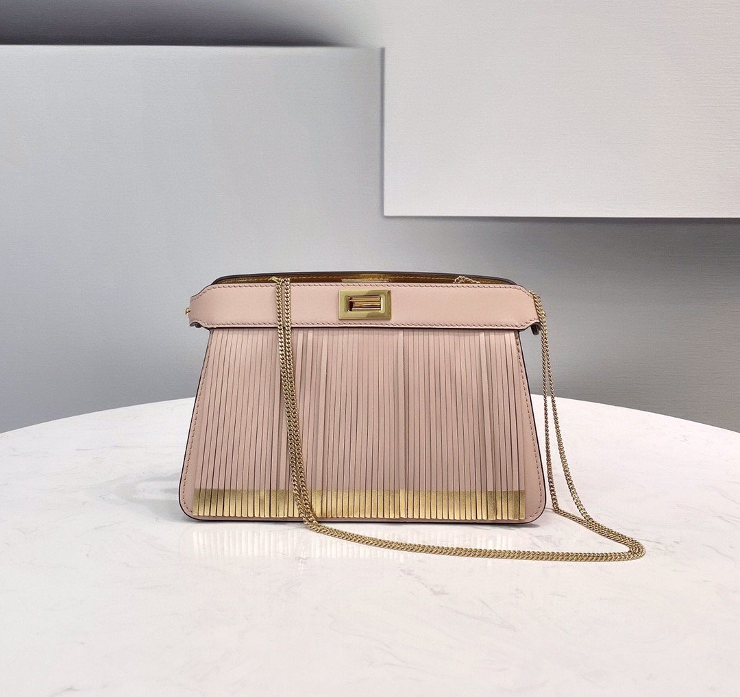 Iseeu Pochette Pink Small Travel Bag