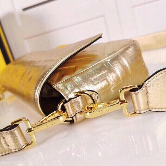 Top QualityTop Quality Baguette Midi Gold Medium Chain Travel Bag