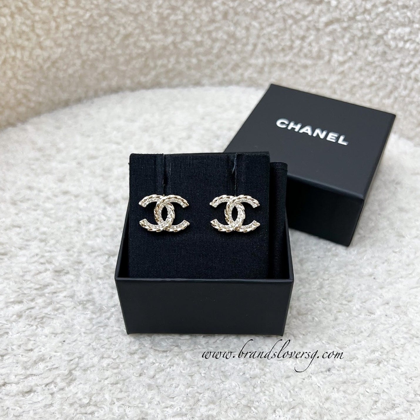 Chanel 23B CC Logo Earrings in LGHW (Model: ABA711)