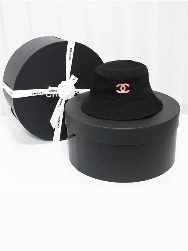 CC Logo Reversible Bucket Hat Black Chanel