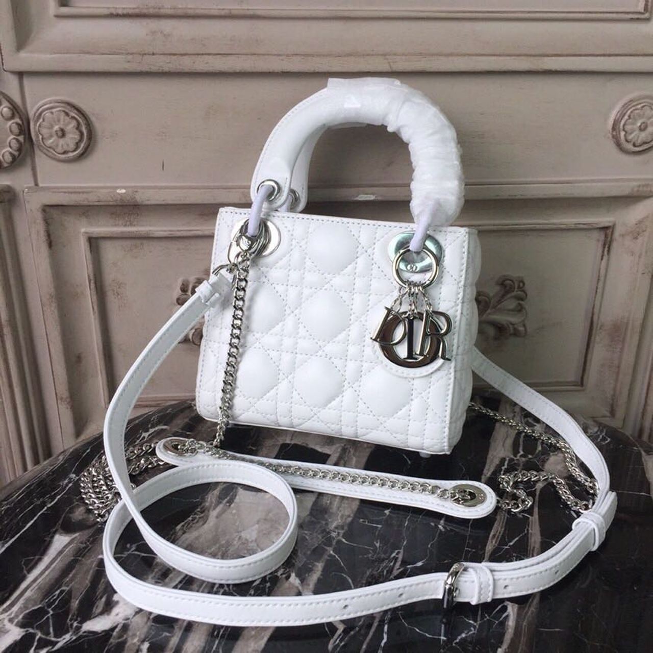 Lady Hardware Cd White Silver Mini Chain Travel Bag