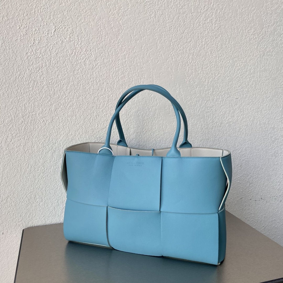 Top Quality Arco Tote Bag For Women Blue