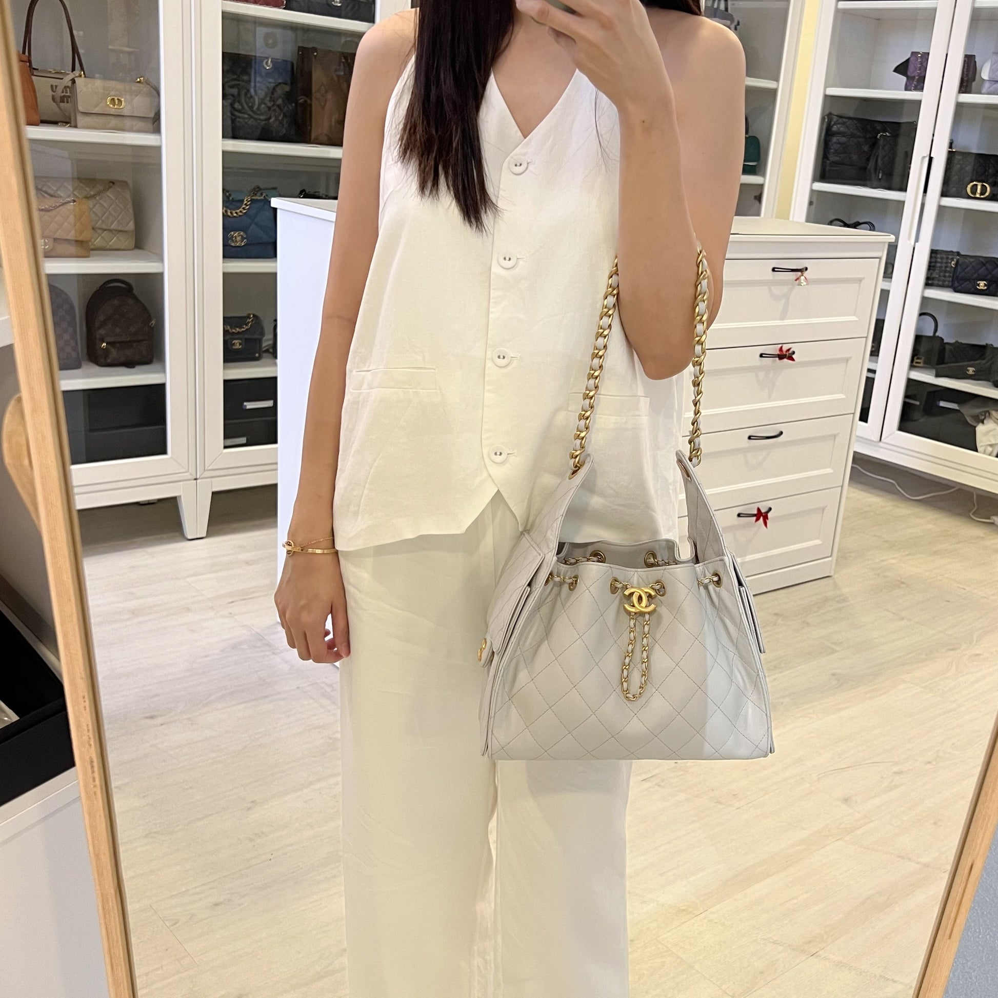 Chanel [un June 2025] 25 Small Hobo Bag in Grey Caviar and Aghw ( )