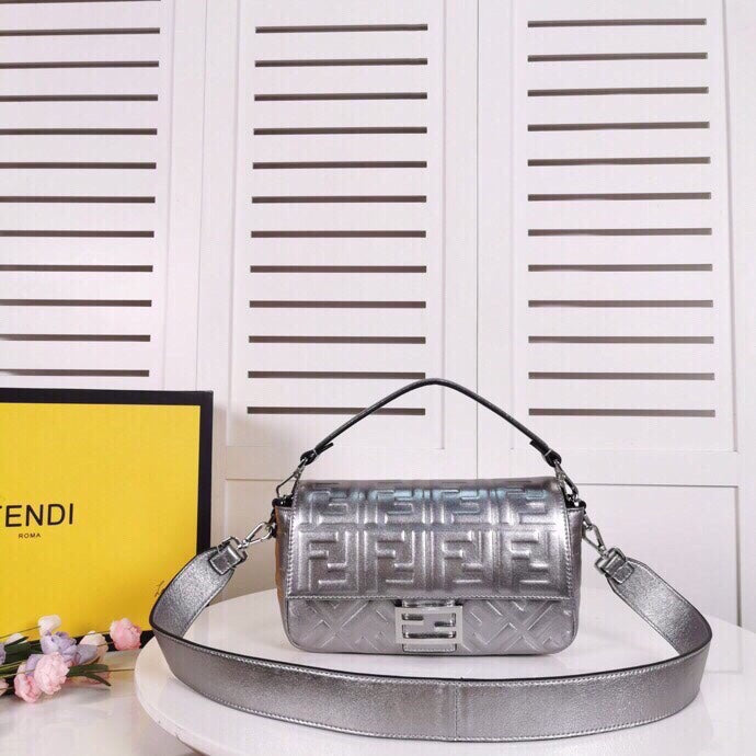 Top QualityTop Quality Baguette Midi Silver Medium Chain Handbag