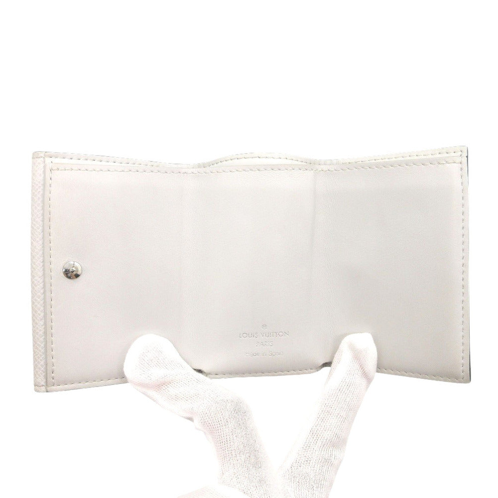 Louis Vuitton Tri-fold M67621 Taiga Taigalama Discovery White Wallet Case