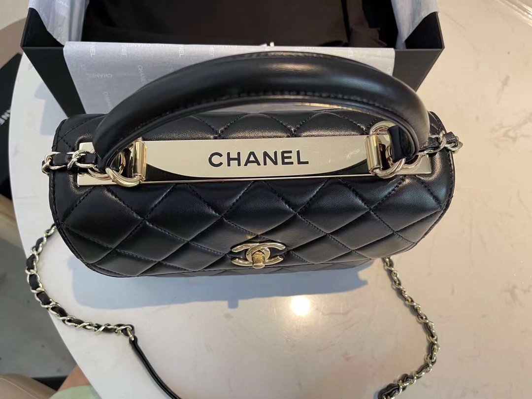 CHL Classic Toned Hardware 9.8in Black Gold Flap Handbag