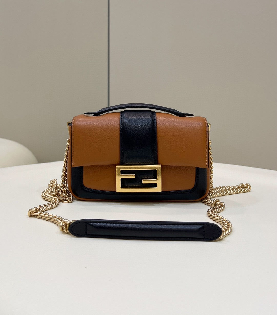 Top QualityTop Quality Baguette 19cm Black Brown Chain Handbag