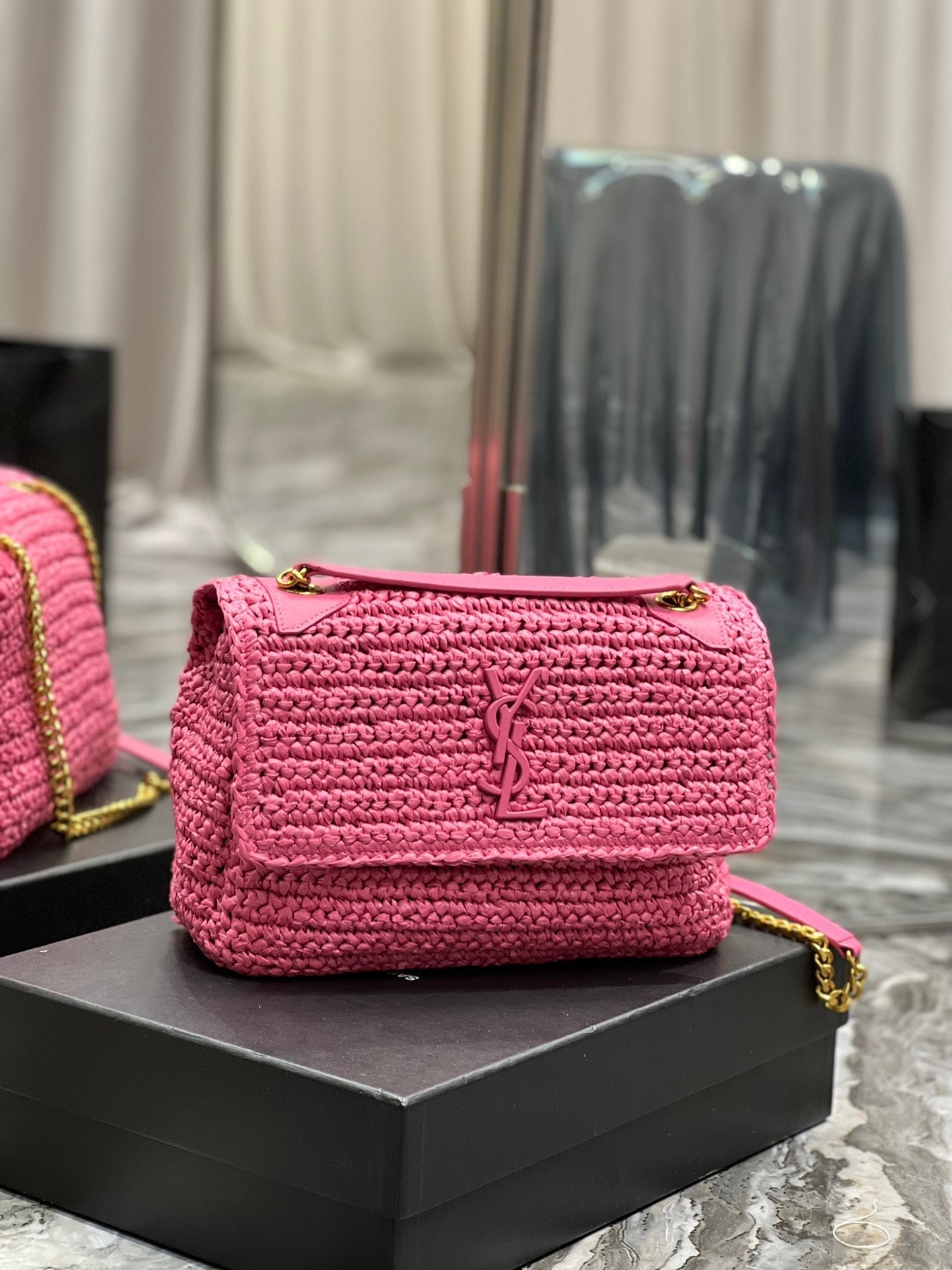 YSL Saint Laurent Niki RaTop QualityTop Qualitya 11in Pink Medium Chain Handbag