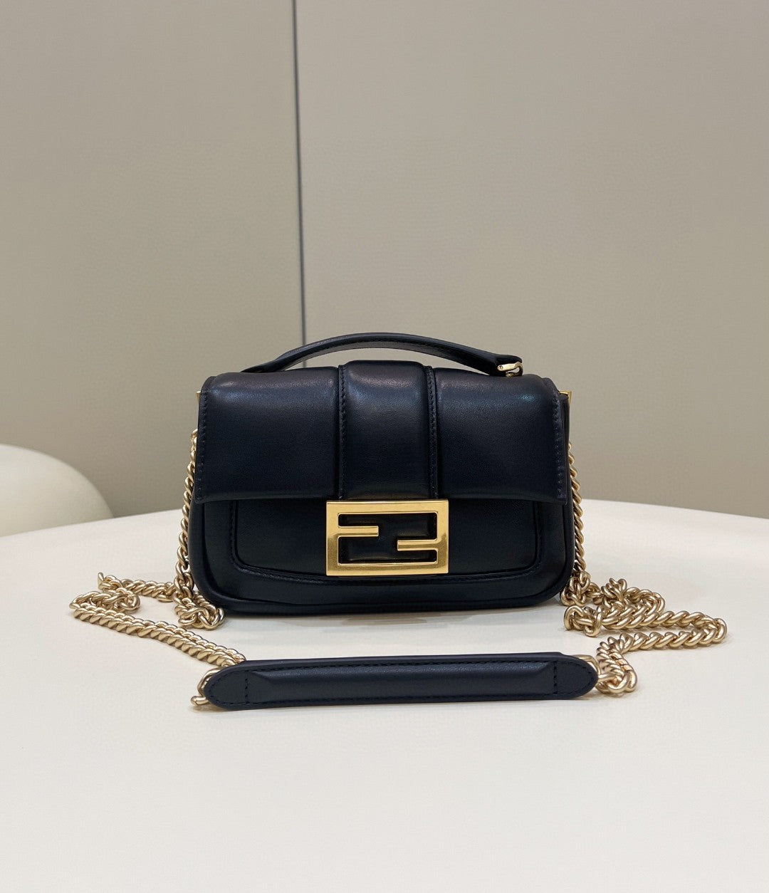 Top QualityTop Quality Baguette 19cm Black Chain Handbag