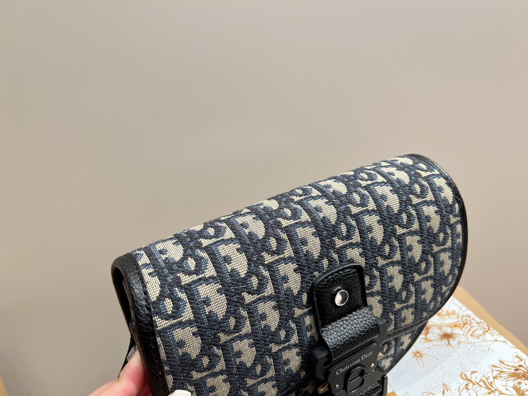 EN - Luxury DIR 361 Travel Bag