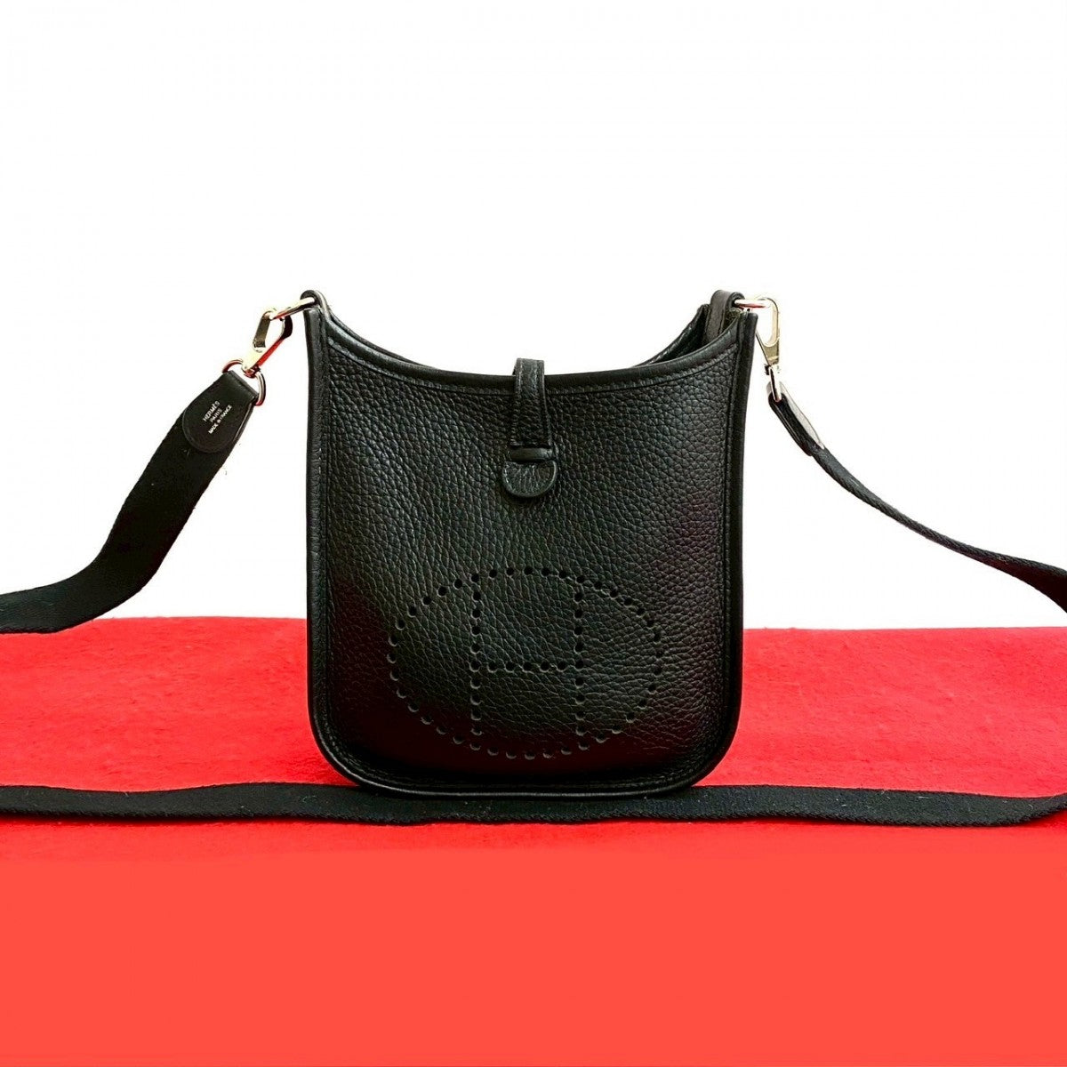 Hermes Shoulder Bag Taurillon Clemence Evelyn Tpm Black