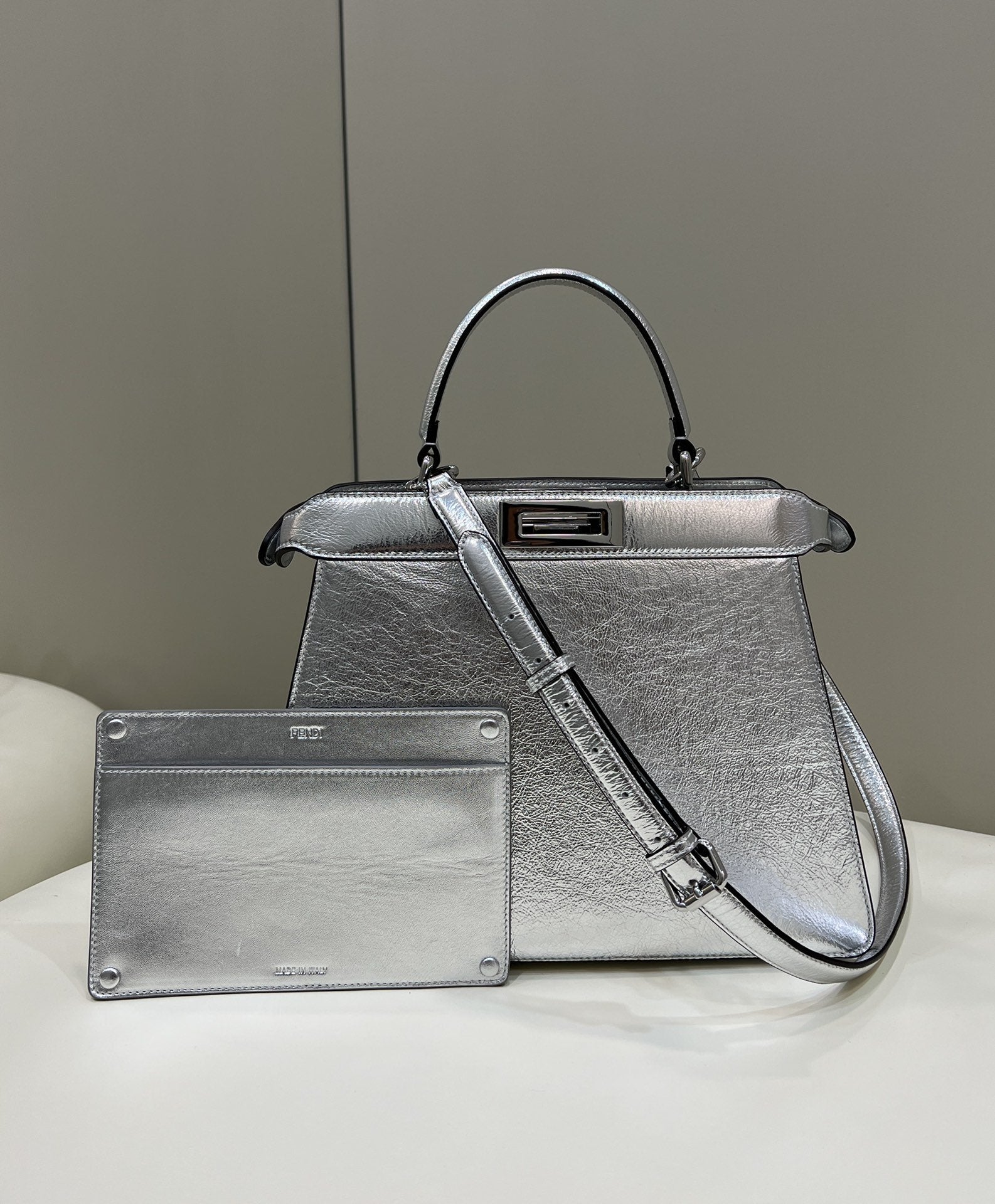 Metop Qualityum Silver Travel Bag