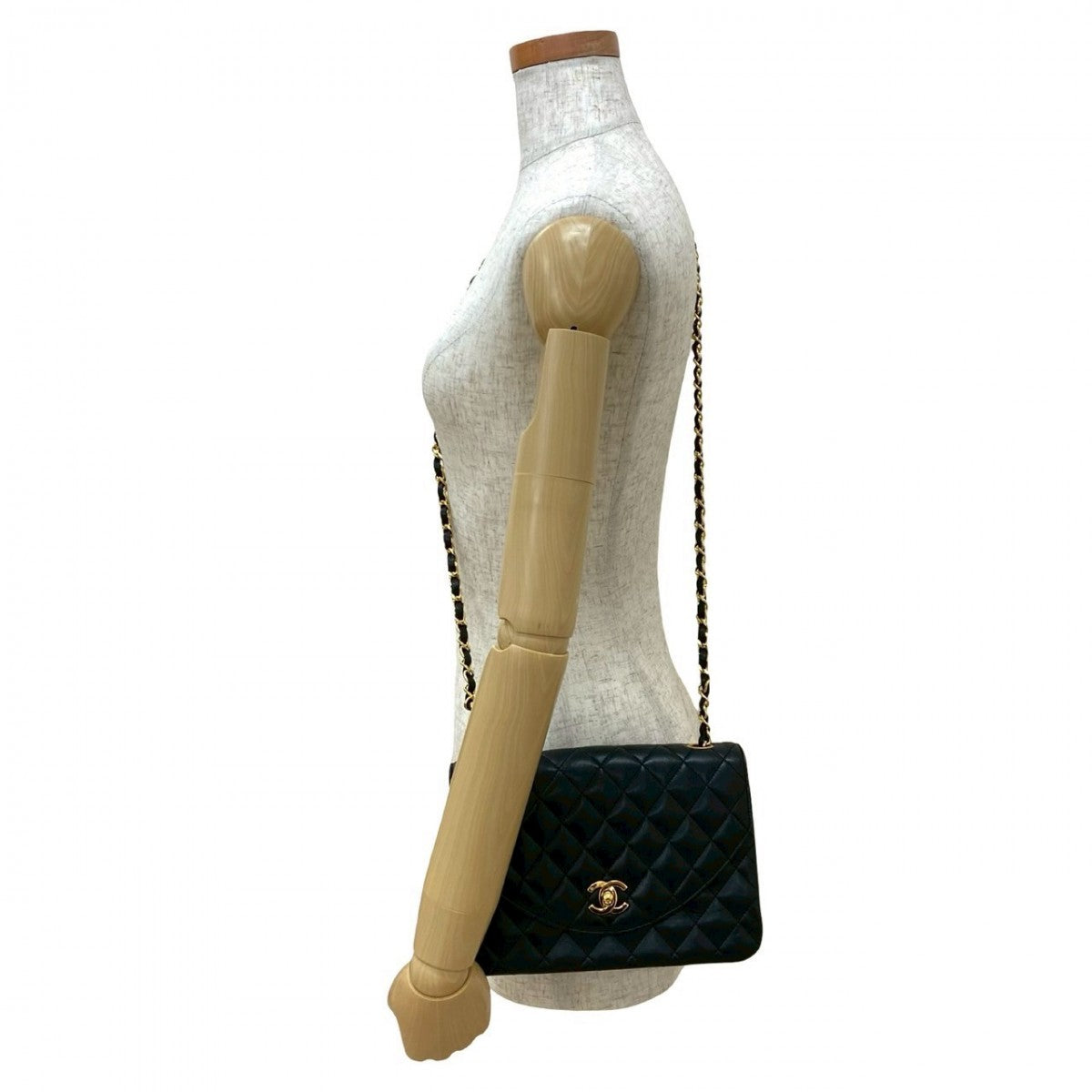Chanel lambskin Matrasse Black Shoulder Bag 821A821