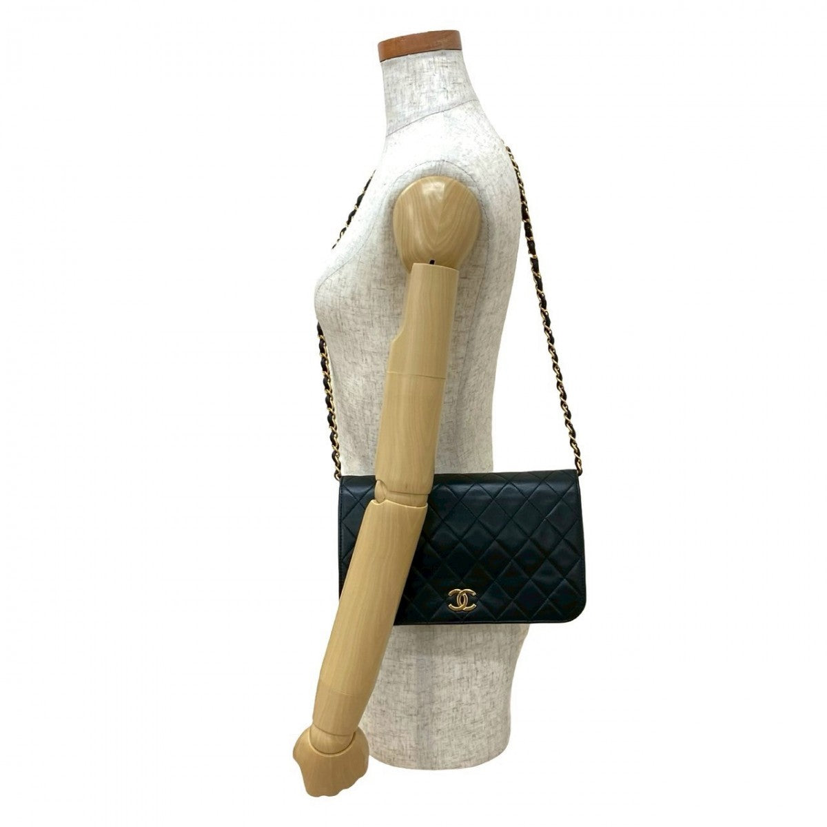 Chanel lambskin Matrasse Black Shoulder Bag 824A824