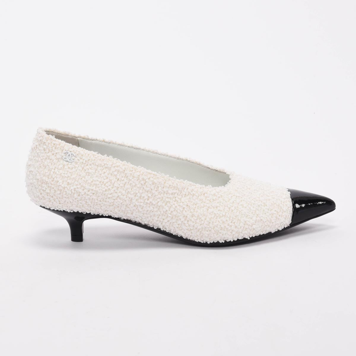 Chanel White Boucle Kitten Heel Pumps 36.5 for Women