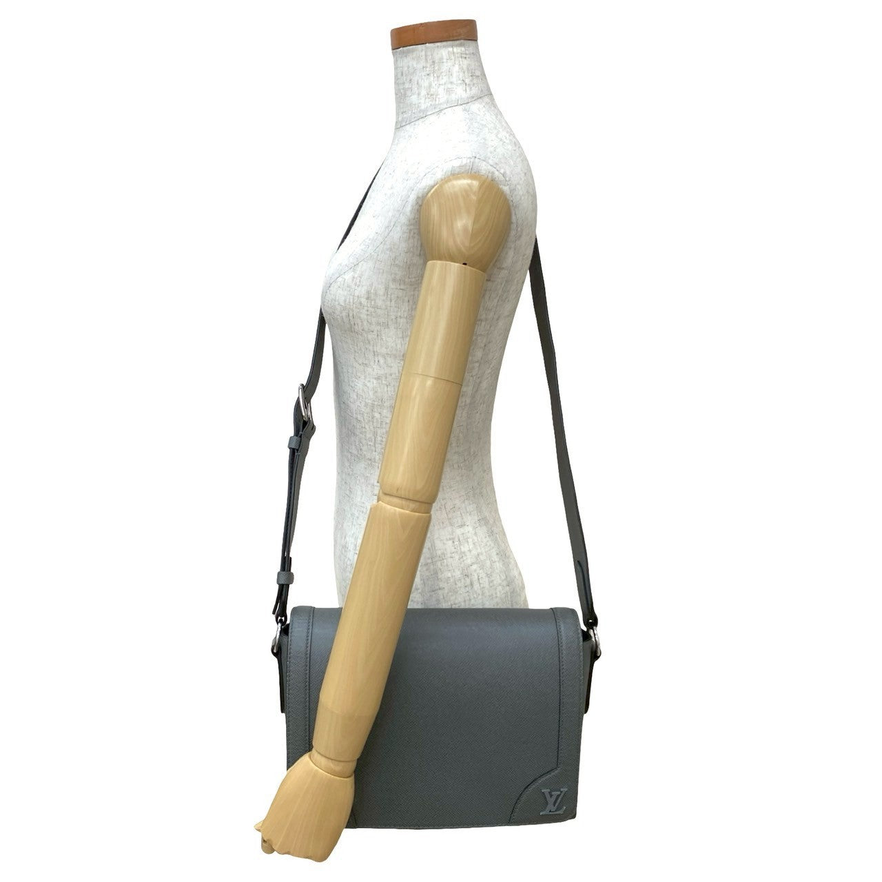 Louis Vuitton Taiga new messenger Leather Gray Flap Crossbody Bag