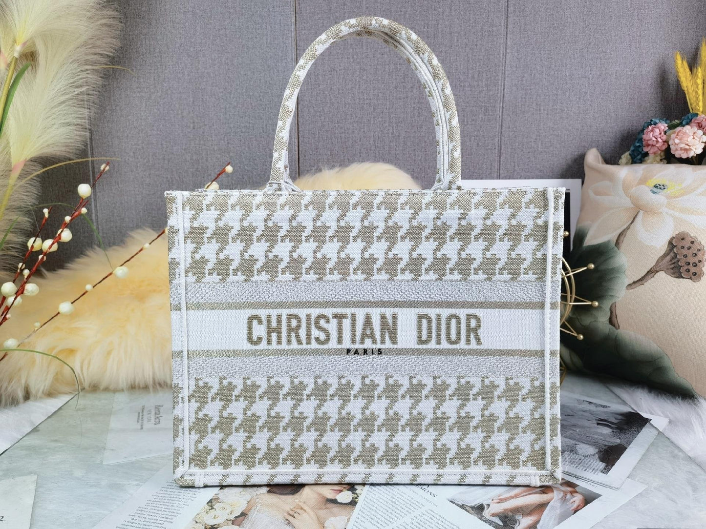 MeTop Qualityum Book s 14in White Gold Book Tote Bag
