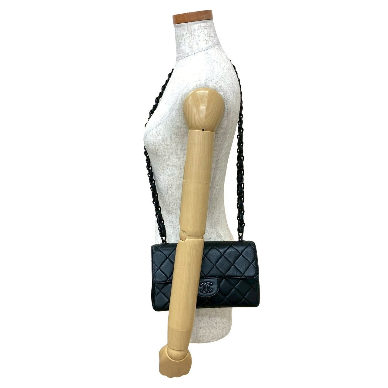 Chanel lambskin Matrasse Black Shoulder Bag 831C829