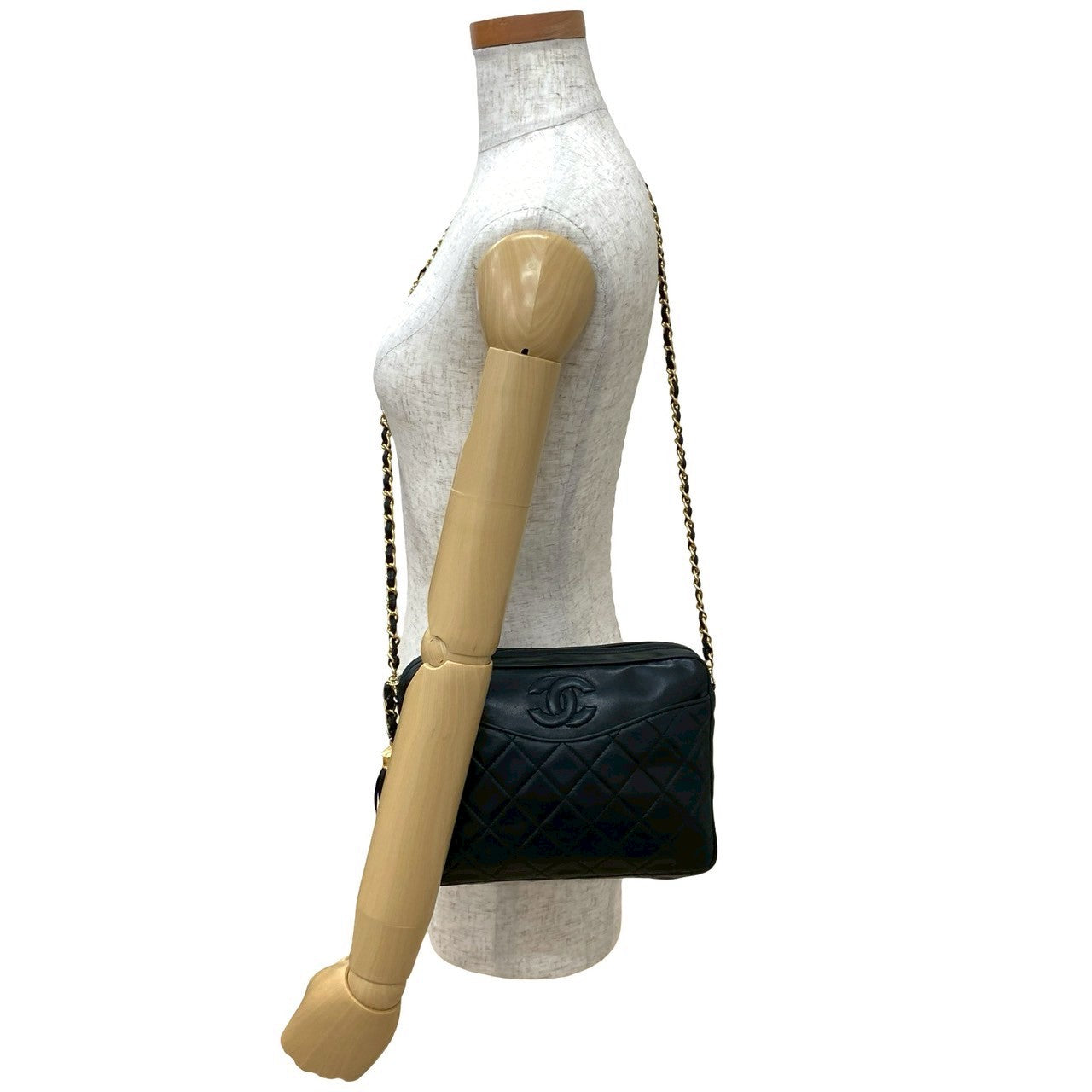 Chanel lambskin Matrasse Black Shoulder Bag 832C832