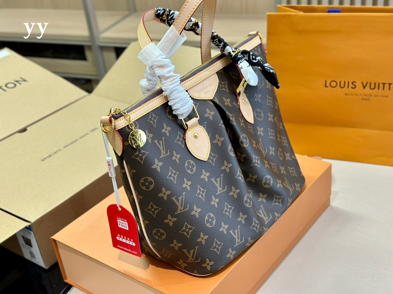 Xynera Bagss - Louis Vuittons  - 15000