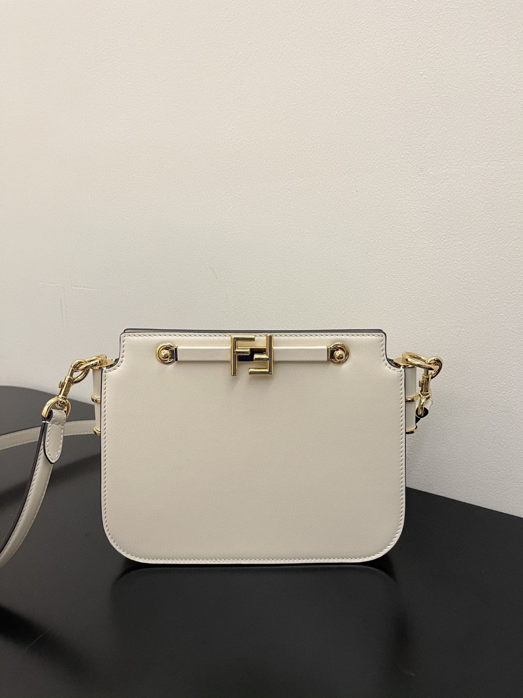 Top QualityTop Quality Touch 19cm White Handbag