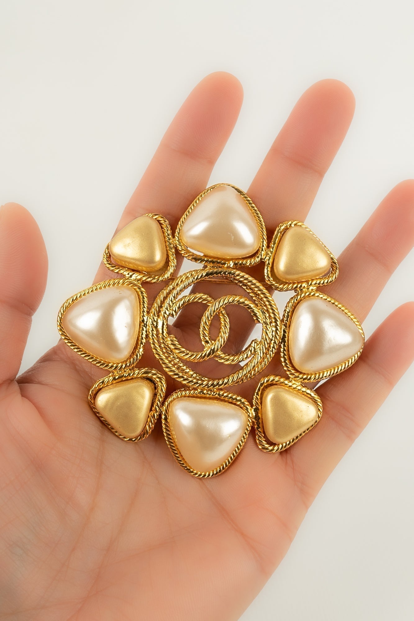 Broche Chanel s