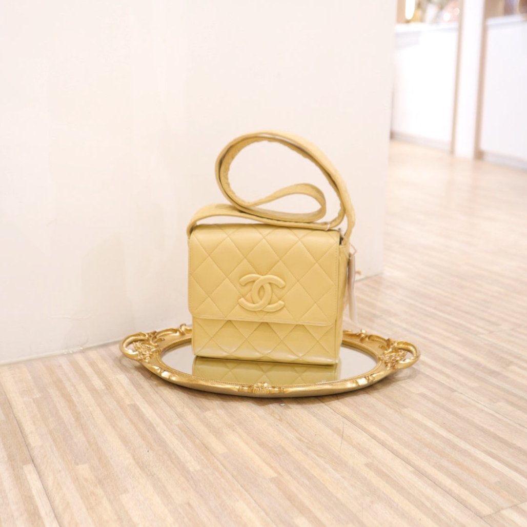 Chanel   lambskin shoulder bag