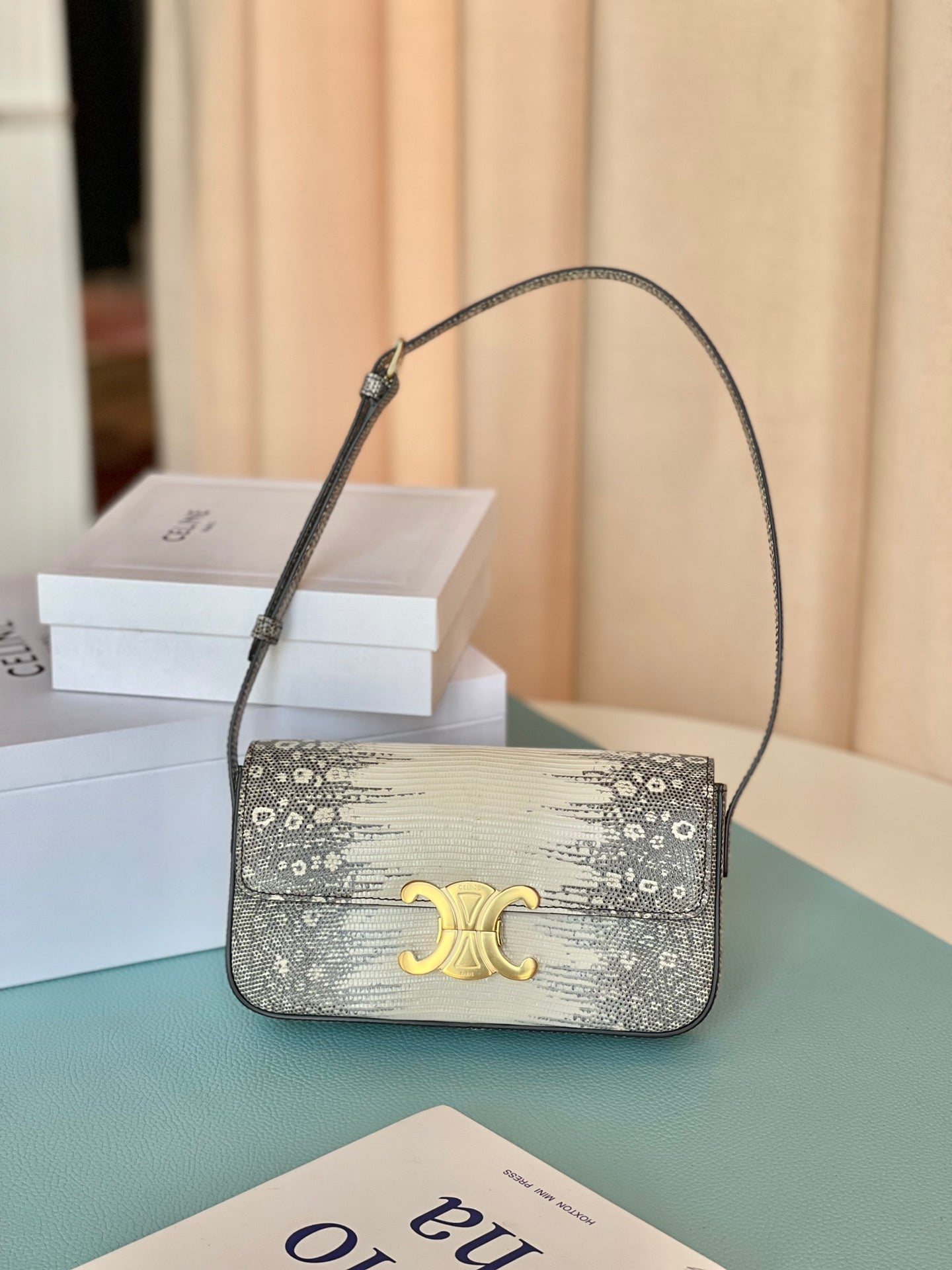 Top Quality Triomphe Shoulder Bag In Lizard