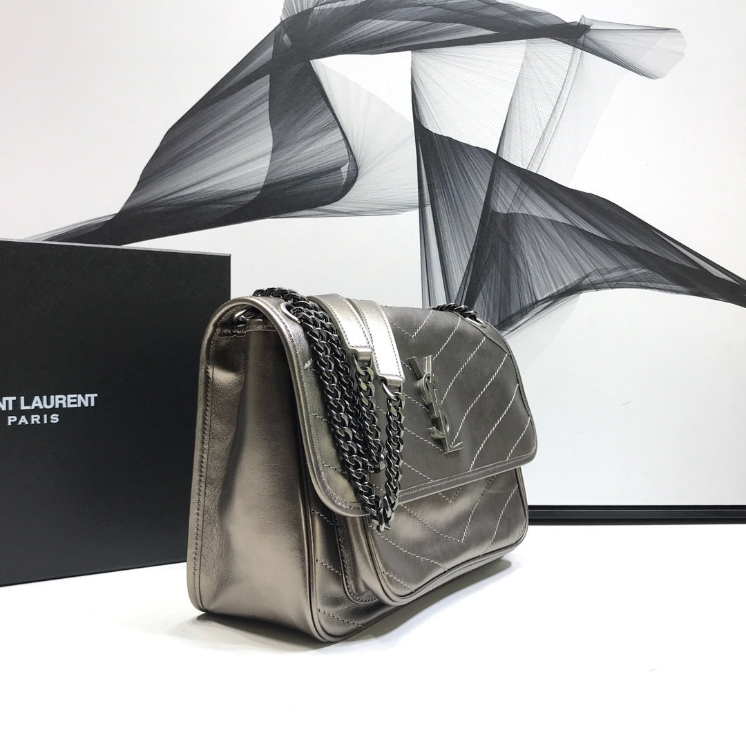 YSL Saint Laurent Niki Crinkled 11in 28cm Silver Medium Chain Handbag