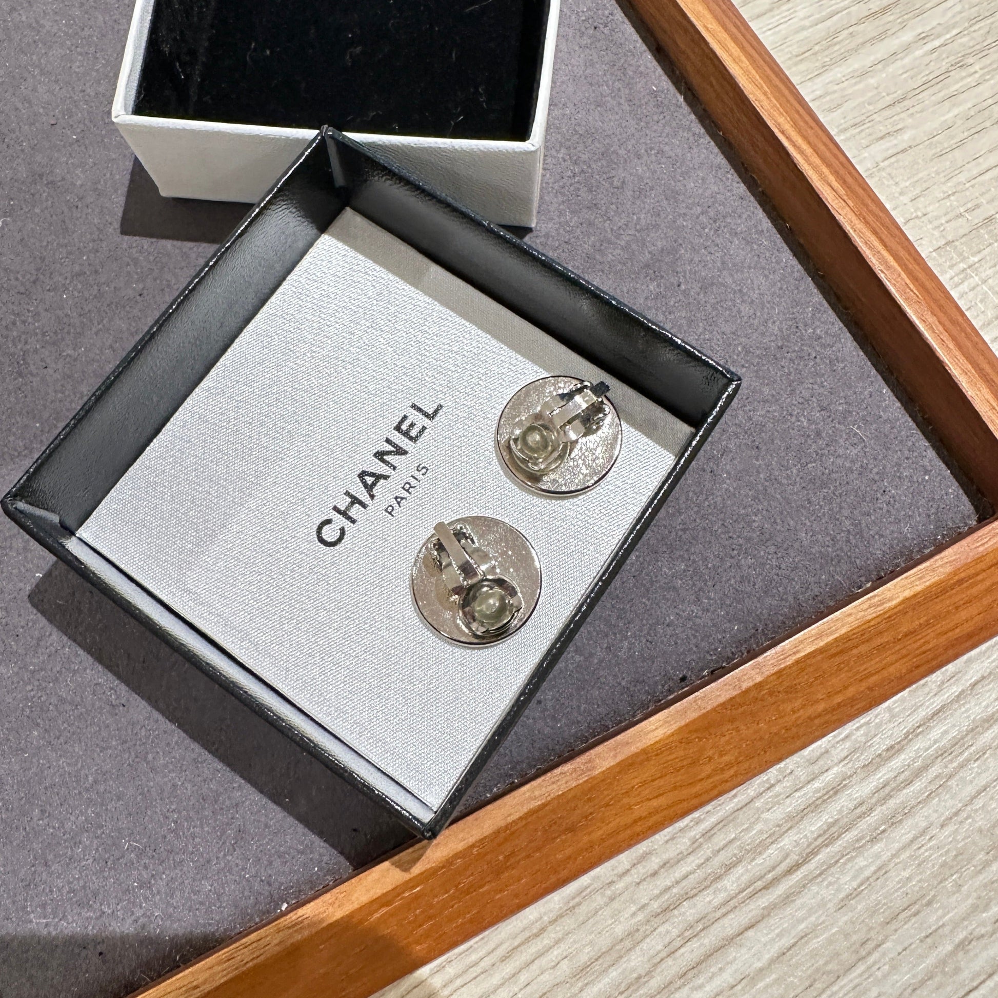 Chanel   ear clip