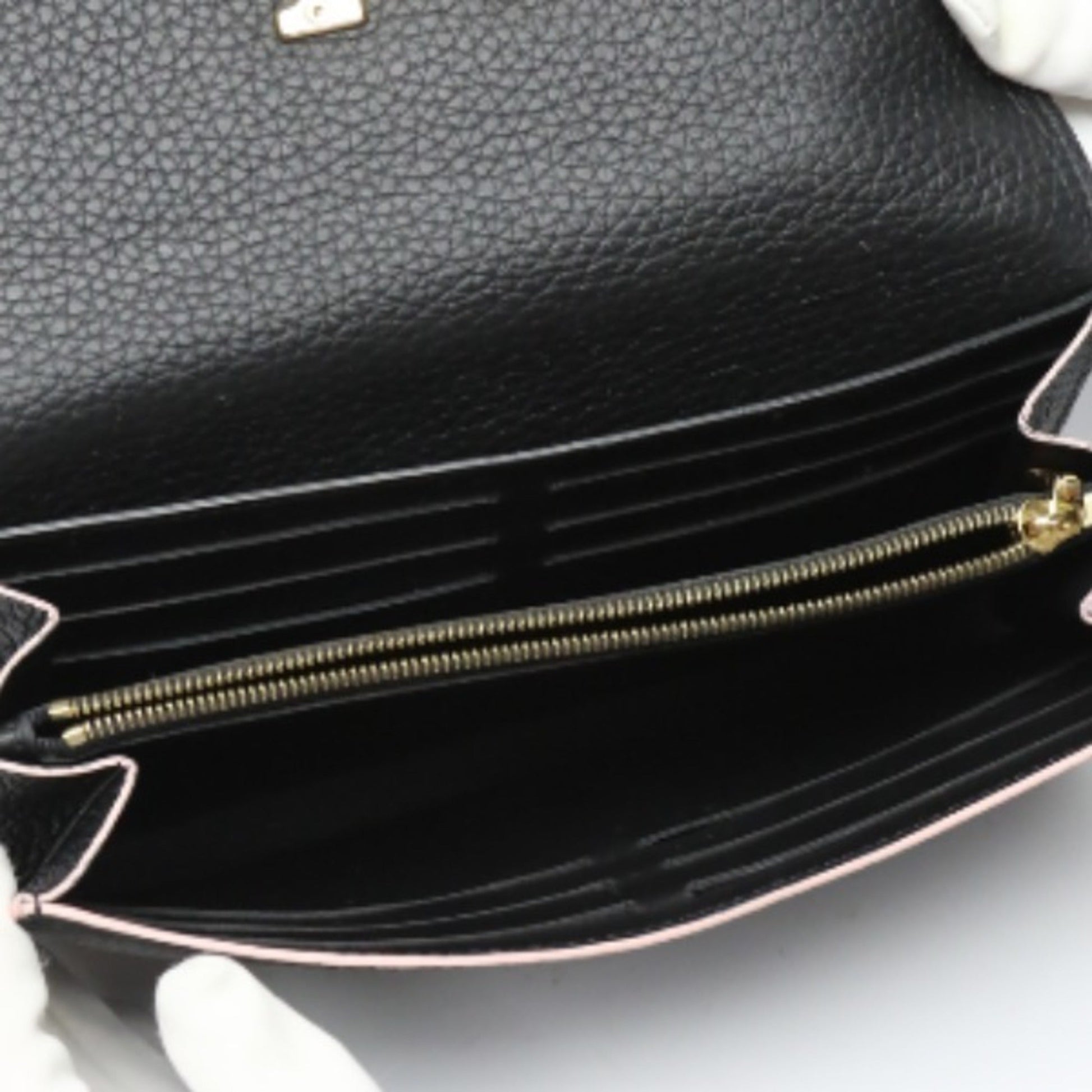 LOUIS VUITTON Capucines Wallet