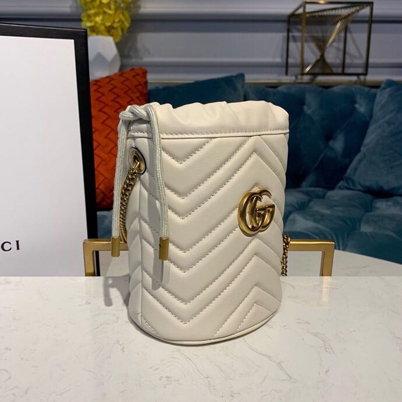 gg Marmont MatelassÃ© Chevron 6in White Mini Bucket Bag